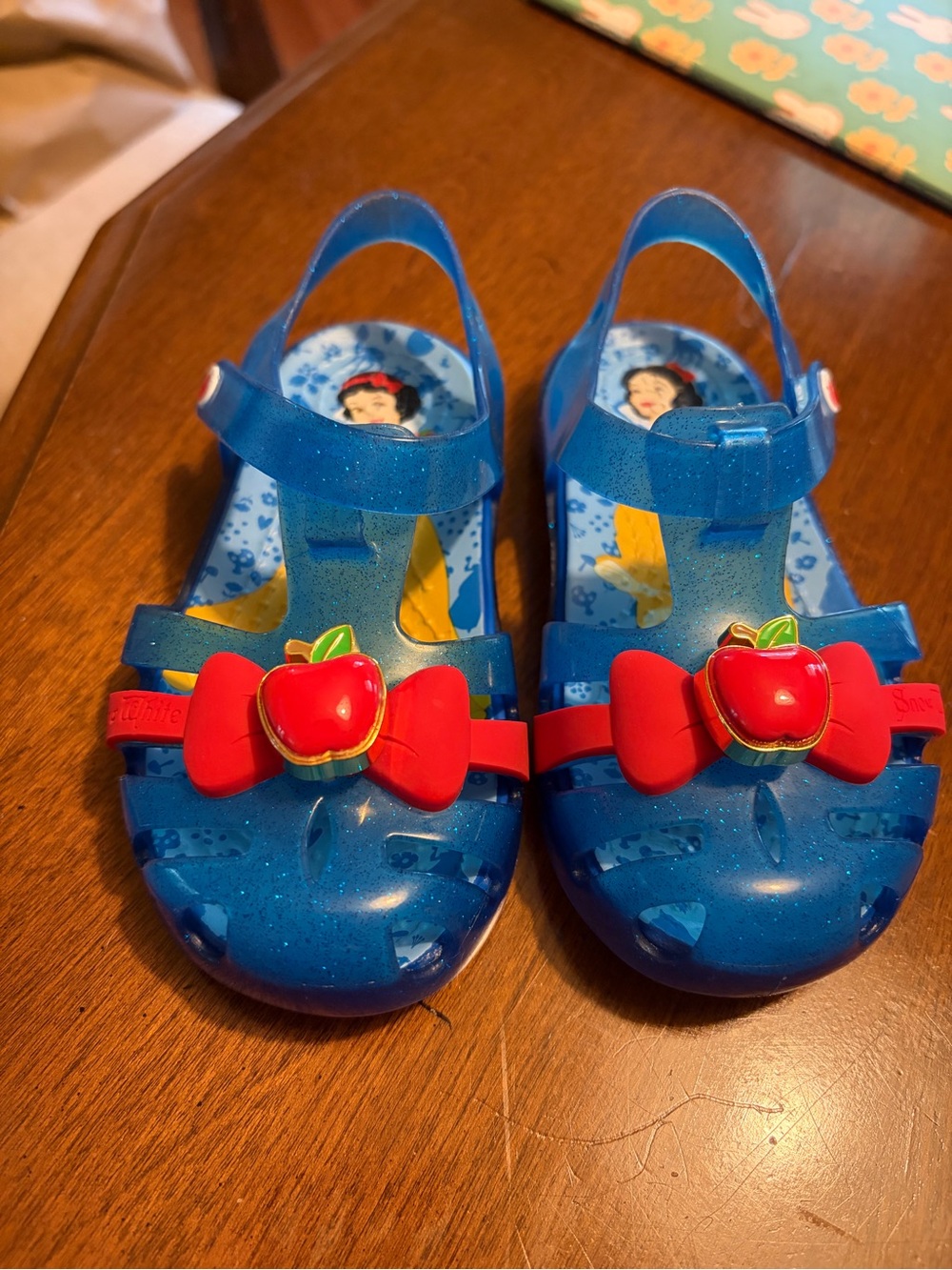 Snow White Crocs Sandals Toddler 7